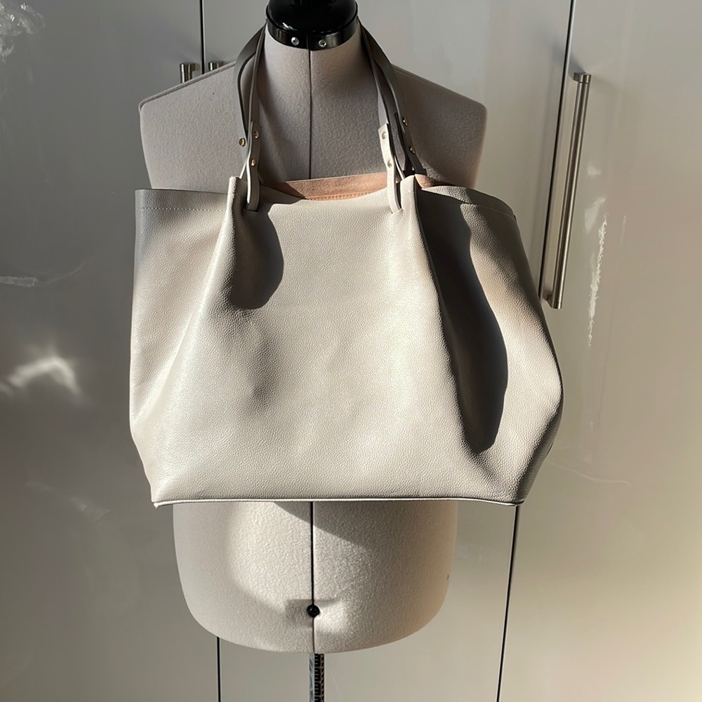 HM Shoulder Bag in Light Gray One Size